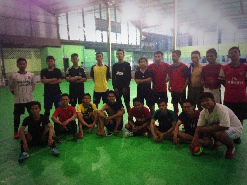 infogardep's tweet photo. Futsal hore malam ini dipersembahkan oleh @gardep51 @gardep52 pagardepan @Gardep46 @Gardep49 @Gardep50 dan yang lain http://t.co/VLIWh75cvo