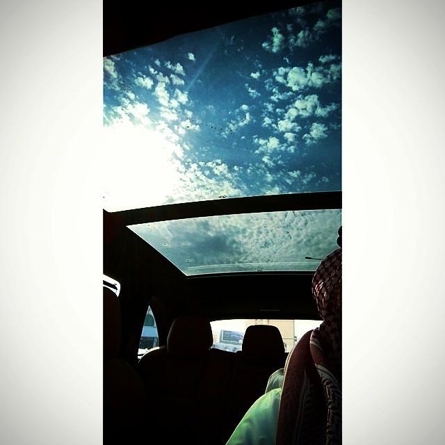 C_Fernandez__'s tweet photo. A must have option in the #Porsche #cayenne the #panoramic #roof #sunroof 😎 #cayenneturbo #sky #clouds http://t.co/2alb0WkCm1