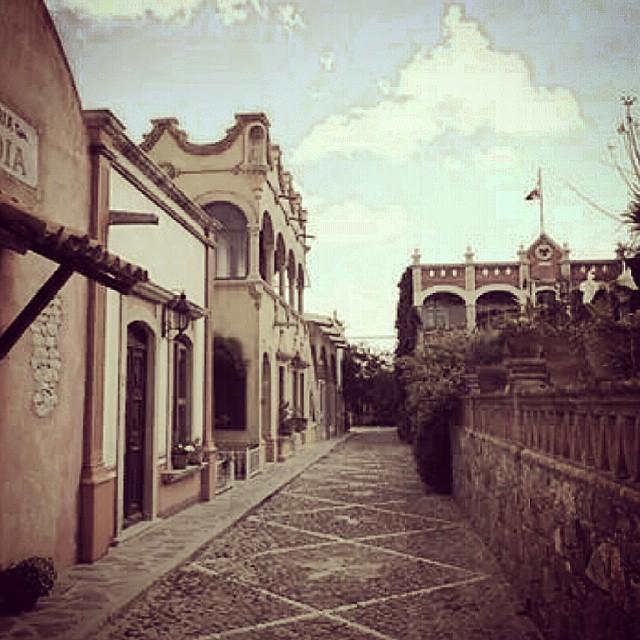 CandyTol54's tweet photo. #PuebloMagico #Queretaro #paisaje  #PeñadeBernal #mexico #MiMéxico #México_Cultural  #mexicourbano #mexico #paisa... http://t.co/hKLTVeDh8O