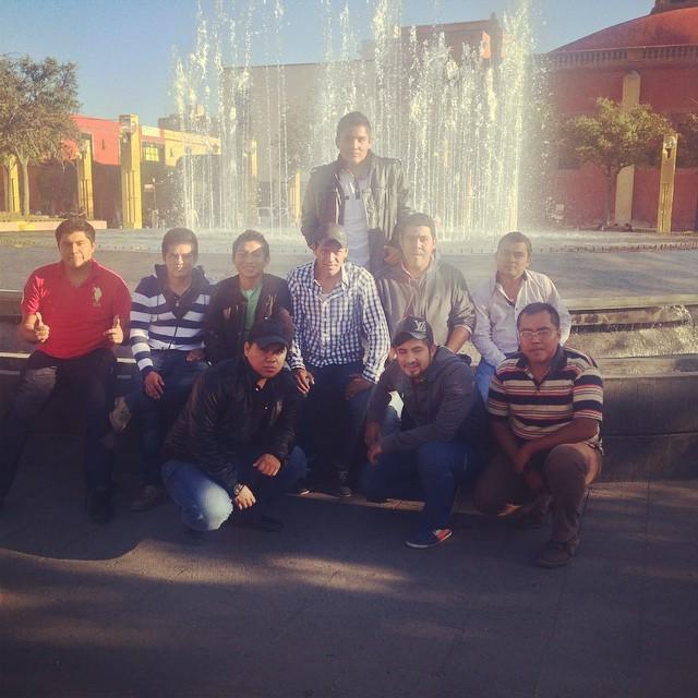 RubiSolar7's tweet photo. #viaje #utrng #amigos #Queretaro http://t.co/UvaklACvxV