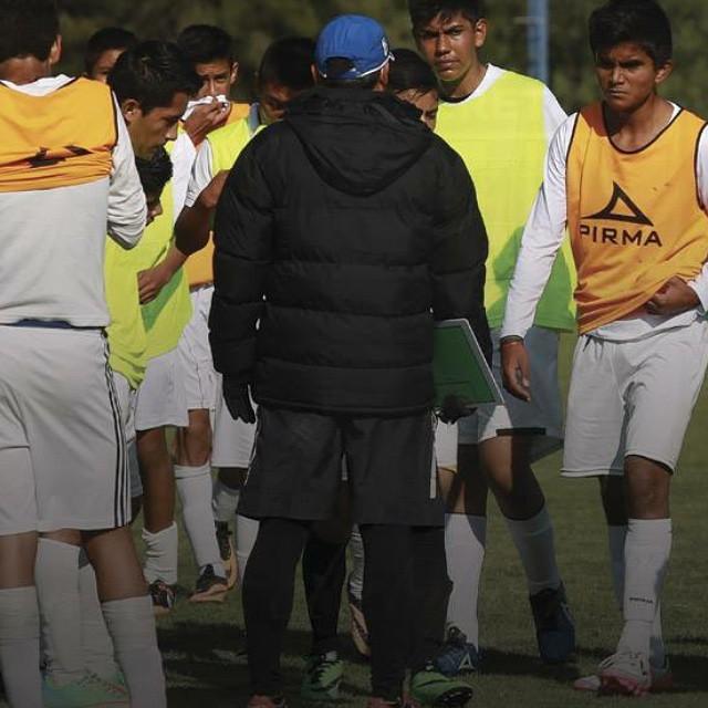 MonicaPrad12's tweet photo. En visorias #Queretaro #SomosGallos #SiempreGallos #GallosBlancos #fifa #field #futbol #game #goal #grass #ElGall... http://t.co/GQ4zco0oVH