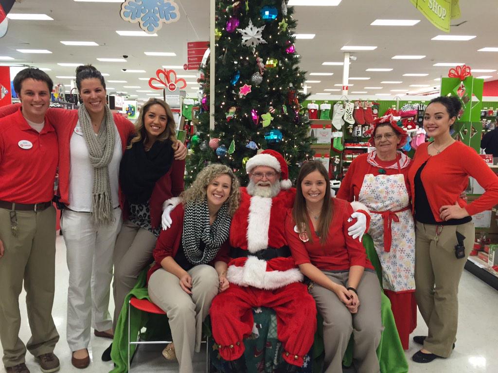 heidzzsmith's tweet photo. T1947 LODs minus @BlunkColleen! #santaselfie @ryanncarter @brittjohn22 @justinpiger http://t.co/uWwk3XCHbf