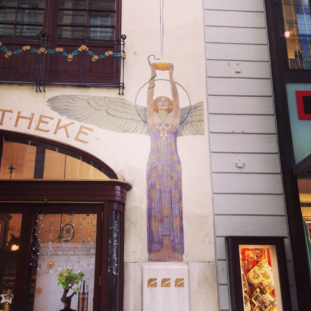 Street art in #vienna #austria #goldenesquartier #wien #art