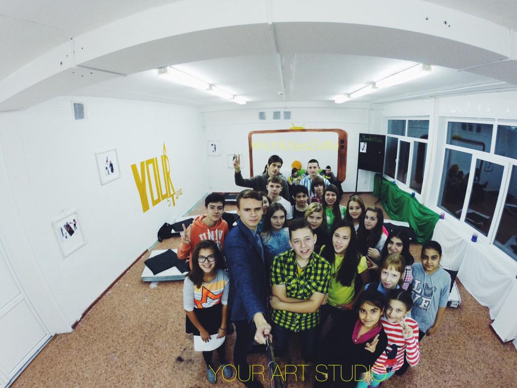 YourArtStudio's tweet photo. МИНИ-ОТЧЕТ С МП "OPEN DOORS" 
#AchiMassSelfie #artfam #YourArtStudio #achifamily #achinsk http://t.co/dvB7OLmijS