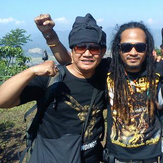KarindingBoseh's tweet photo. mang zein featuring mang hendra karat http://t.co/LIkMgQlgH1