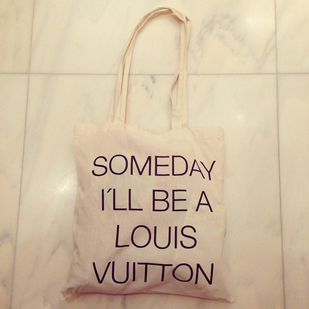 Wishful thinking thanks to <a href="/PerydShou/">Peryd Shou</a> #vienna #austria #fashion #7thdistrict #zollergasse #printcafe