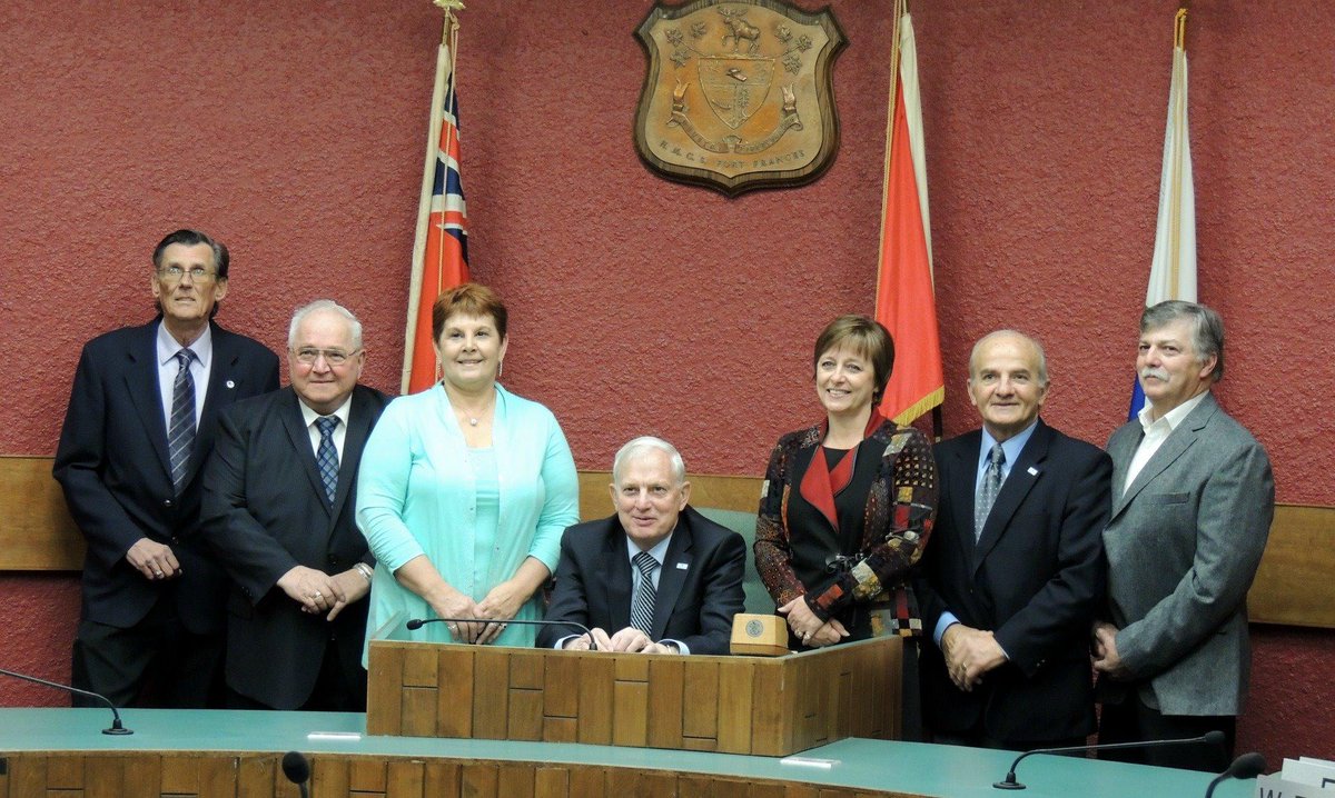 MayorRoyAvis's tweet photo. Very much looking forward to working with this dedicated group of individuals over the next 4 years. #fortfrances http://t.co/1vZoCbCrUQ