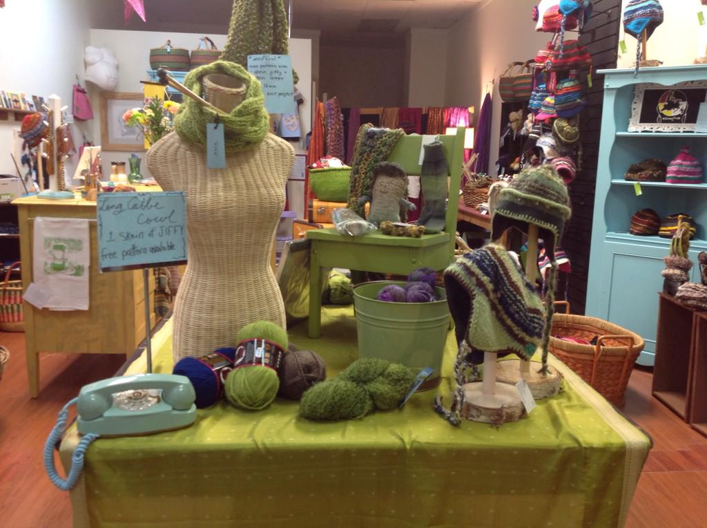 Knix_Hats's tweet photo. MALA oN #Broadway open til 8:00 tonight. #ShopLocalxmas @downtowndba #cornerbrook# #handmade http://t.co/awdj4g2rpJ