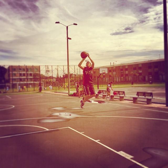 GilbertSlgd's tweet photo. Volviendo a jugar #Baloncesto #Deporte #Salud #Vida #23 #Felicidad #MASBFLP #ANDRESMASB http://t.co/6sjAQ1Uyqw