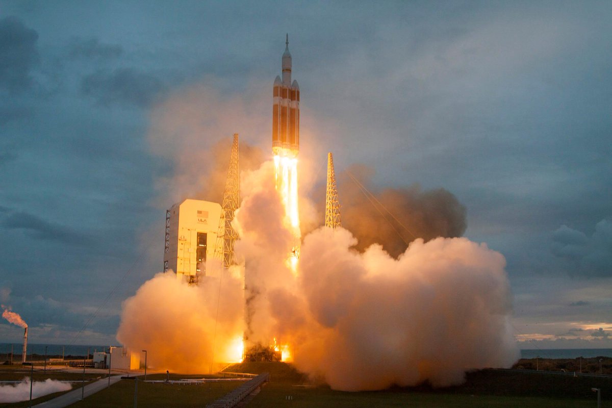 ulalaunch's tweet photo. #ULAMissionSuccess! #DeltaIV Heavy launches NASA's #Orion capsule for Lockheed Martin http://t.co/omvCNyWDTF http://t.co/ZqdOJvLyF4