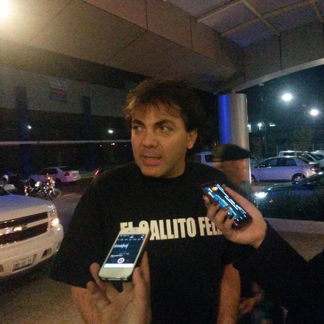 MonicaPrad12's tweet photo. Nos topamos a #ChristianCastro antes de su presentación con Esfinge en #Queretaro...muy amable por cierto #ElGall... http://t.co/3nCitcNbEL