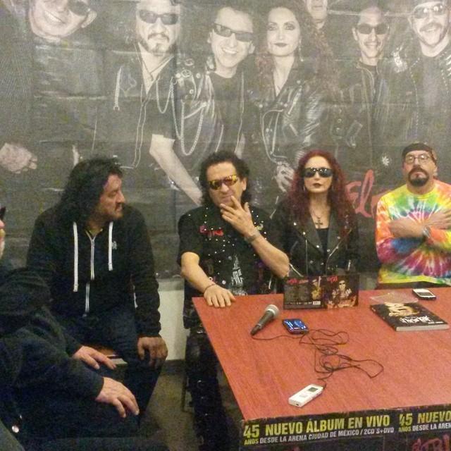 CandyTol54's tweet photo. Estuvimos con #ElTri en rueda de prensa previo a su presentación en el palenque de #Queretaro http://t.co/vb7eRFIsEk