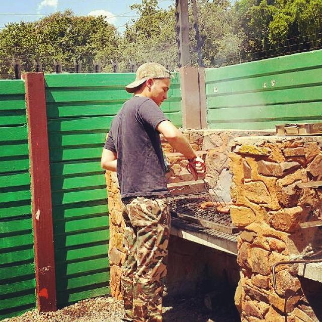GotchaHidalgo's tweet image. #onsgaannoubraai #braai #johndeere #paintball #steaks #funday