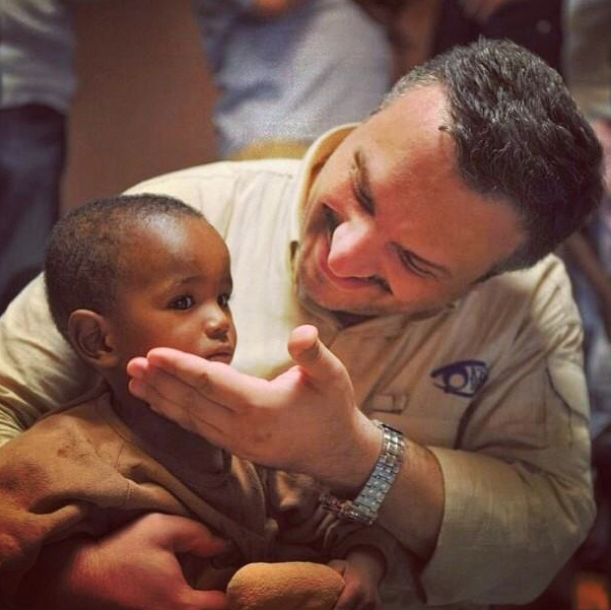 kym_en's tweet photo. #Mustsee
> Stop Your Search For Genuine #LOVE
> @kimseyokmu #volunteer & #orphan #Africa #İyiliğeGönülVer #IVD14 http://t.co/6UlP3ZOUHc