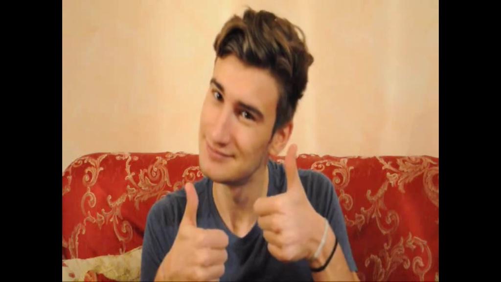 LuigiQuarmi's tweet photo. Avete dato un'occhiata al mio ultimo video?? Iscrivetevi e condividete😂😂😂 http://t.co/HwGlxEi8bu http://t.co/4pnPkDamft