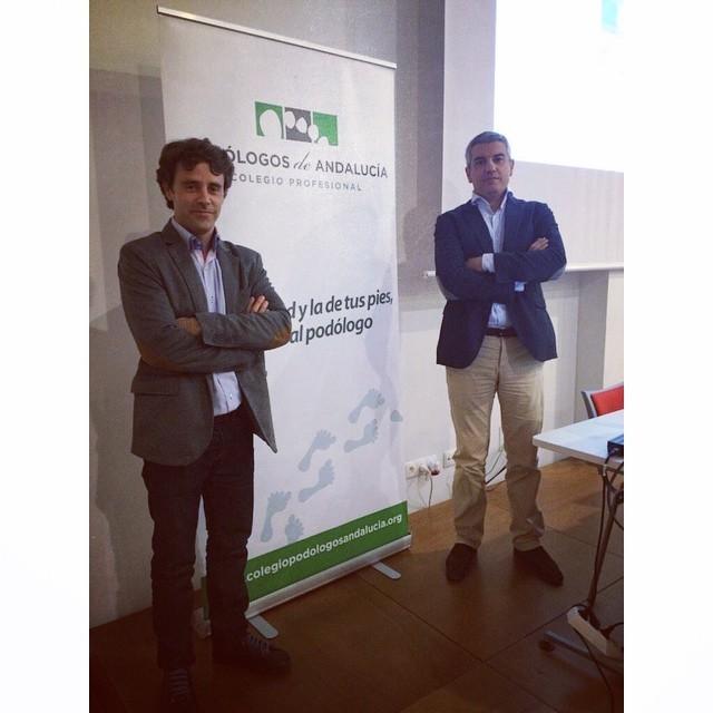PodologoMalaga's tweet photo. Preparados, listos , yaa!! Comienza oficialmente la charla sobre #podorunning #podologiadeportiva #Malaga #podolo... http://t.co/mHxWNF0V2v