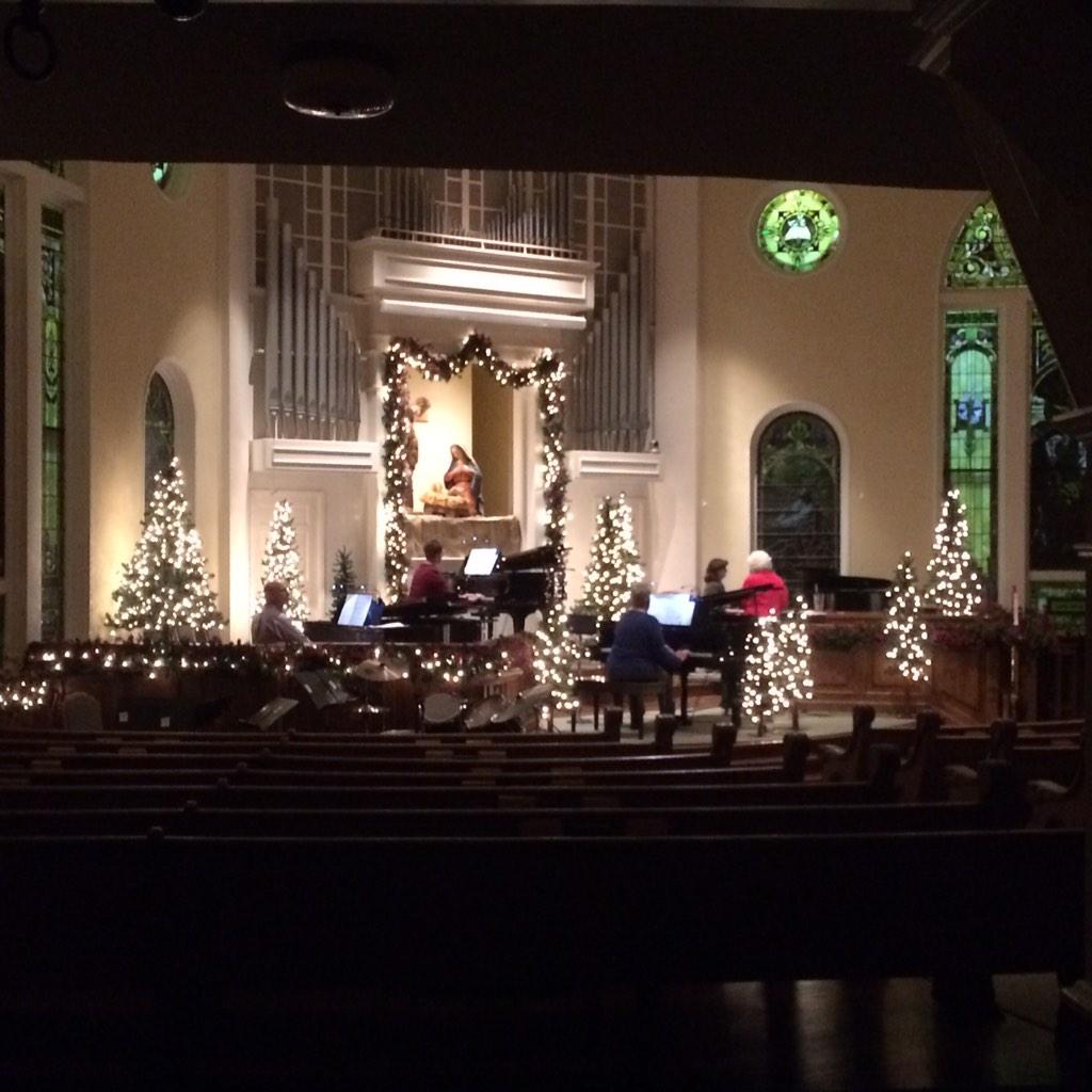 fbcsylacauga's tweet photo. Hope everyone is planning on attending the Christmas at the Keyboard concert Sunday at 4pm &amp; 6pm. Here is a preview. http://t.co/p1al80KAzV