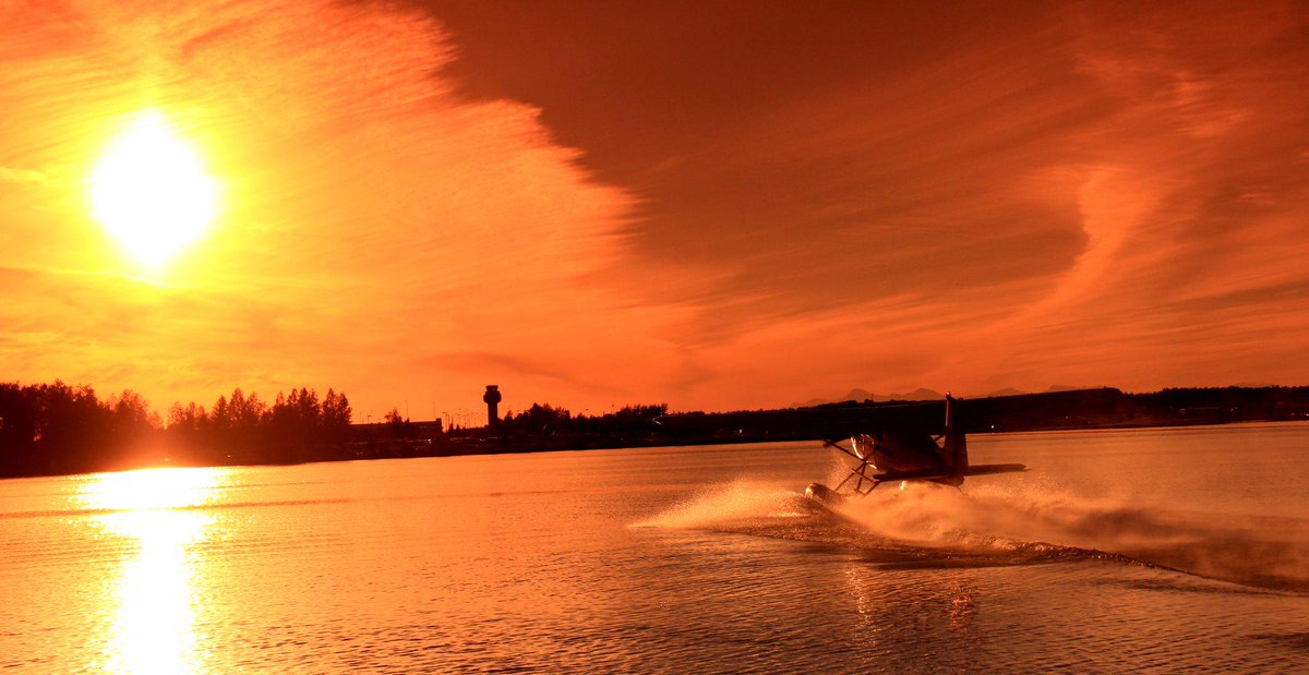 ANCairport's tweet photo. @airportscouncil Can't forget Lake Hood, the largest Seaplane Base, gateway to #Alaska adventure #AirportThrowdown http://t.co/NbRguQwAnG
