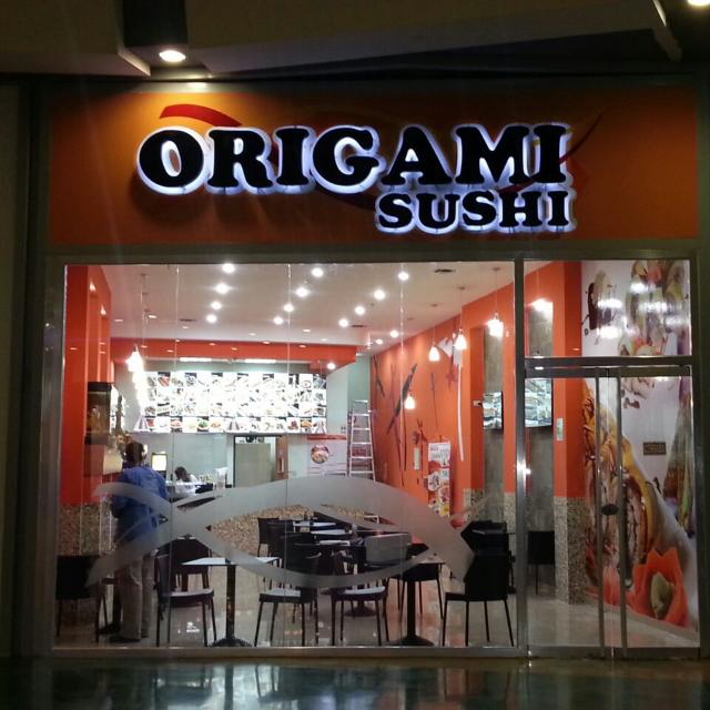 LoMasMega's tweet image. Hoy es la gran apertura de la nueva tienda @origamisushive en el CC Parque los Aviadores. @LaMega96 #DondeSea