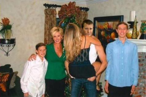 B4HZLBHCYAApejq.jpg:large