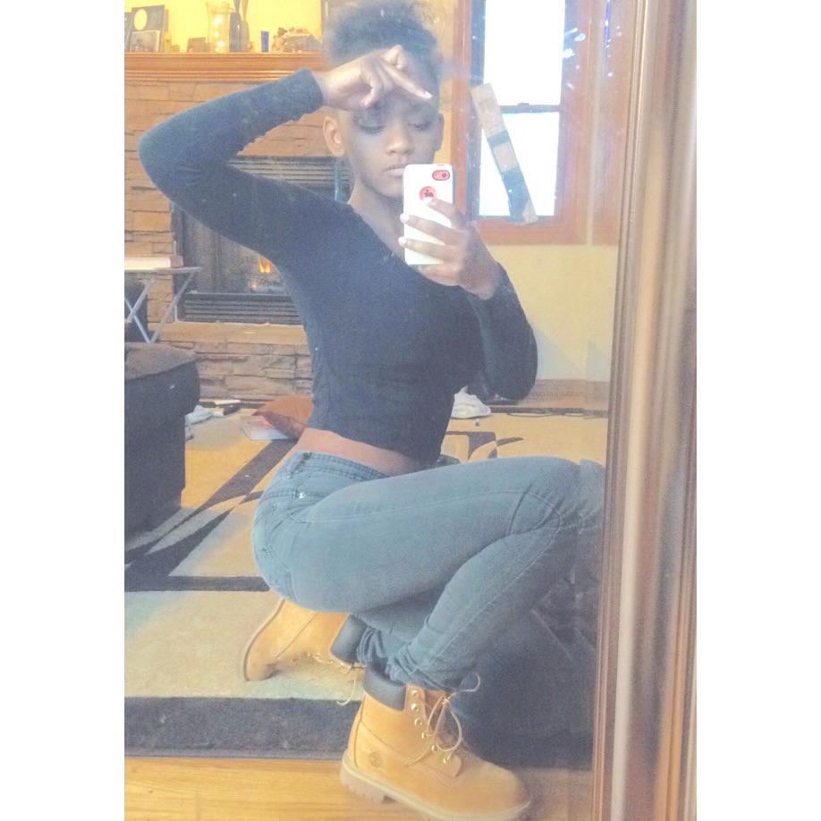 Joanna_Yvette's tweet photo. โ@FliirtNextDoor: Quote this with a Mirror selfie if you see this. ๐๐ #FineMFsโ๐๐๐ฆ http://t.co/UhT25m03hY
