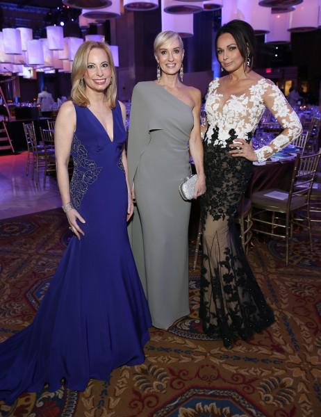 mollanderson's tweet photo. I had such an incredible time with amazing people helping chair the 10th Annual #UNICEFsnowflake Ball! #childrenfirst http://t.co/o6Ze6Cq1C3