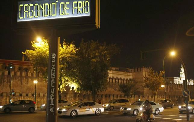 ElAndaluzDice's tweet photo. IMAGEN TOMÁ HACE UNOH INSTANTE DE UN TERMÓMETRO DE LA CALLE EN ANDALUCÍA... http://t.co/eYJfzjLC4i