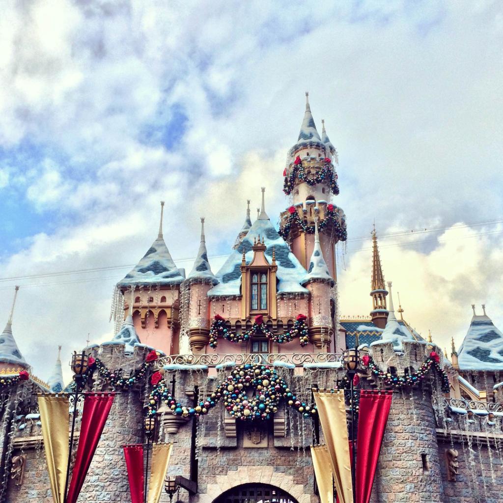 Disney Store tweet media