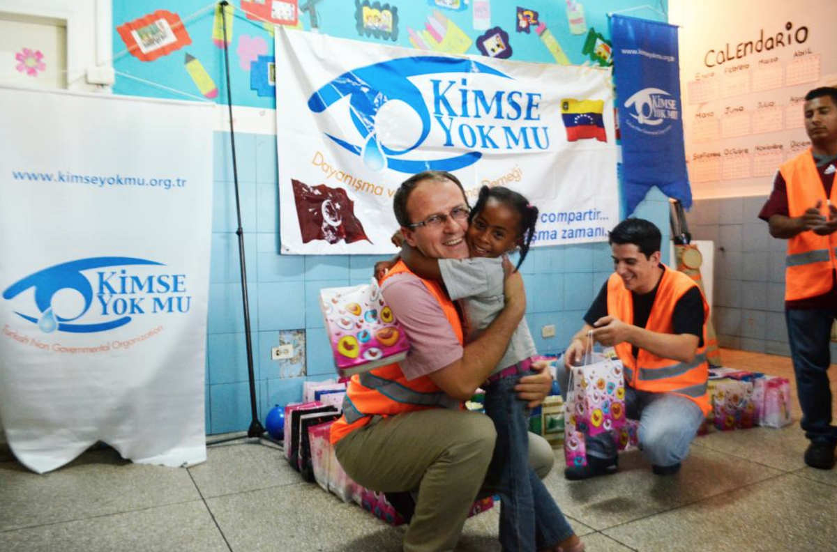 kym_en's tweet photo. That day we've received 200 #SMILE s from #Venezuela :)))
#İyiliğeGönülVer #IVD14
#NGO #Education http://t.co/WHDxMBPoPg
