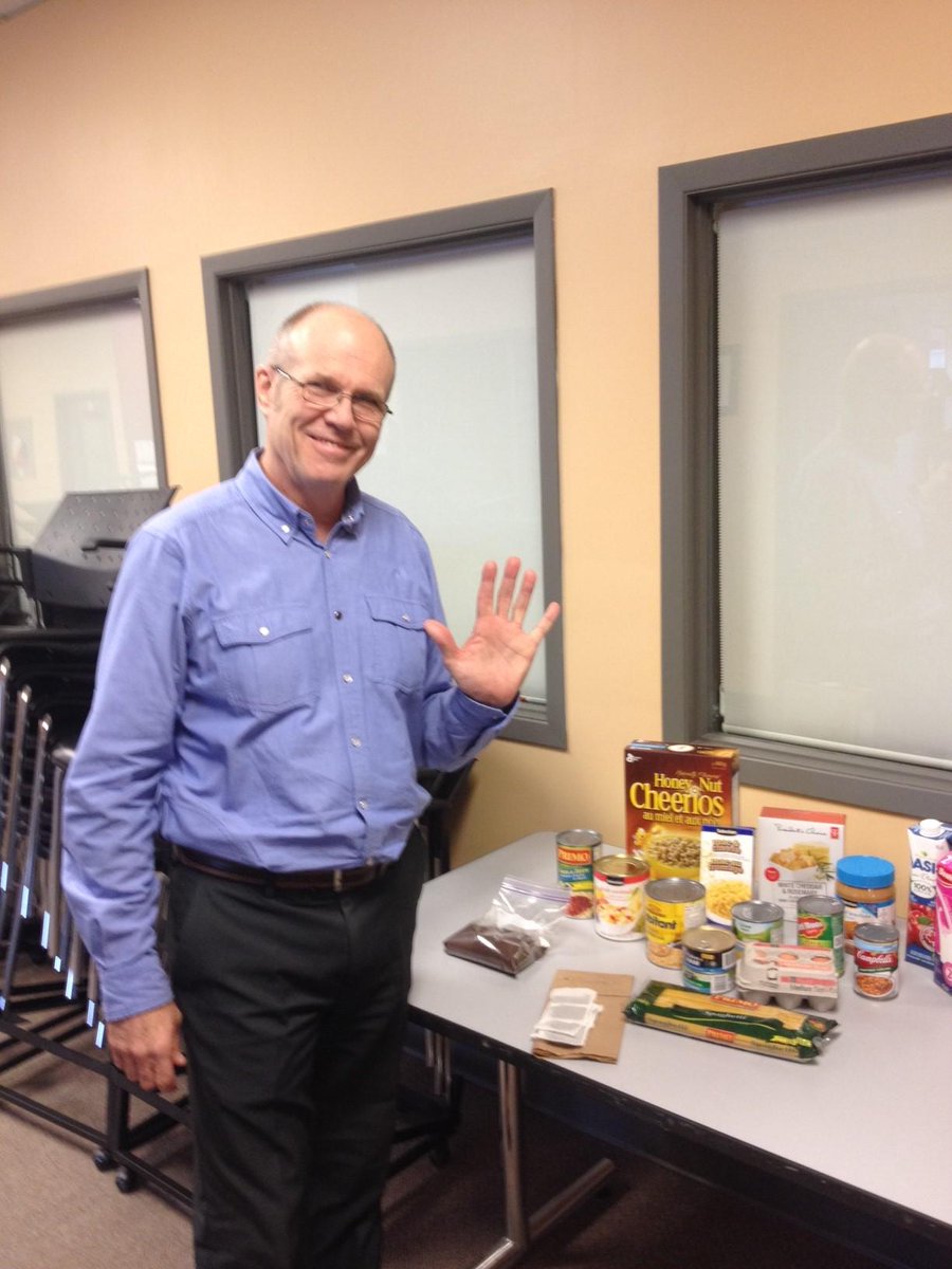 CHIGAMIK_Jeff's tweet image. Chigamik ED David Jeffery with his #EatTheMath @100milehuronia 5 day food supply He is ready to take the challenge