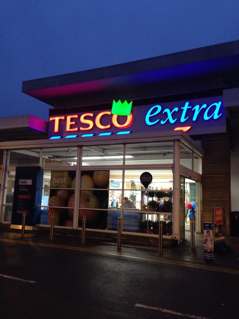 Tesco Norwich Extra proudly wearing our new Christmas Hat#sharingthelove