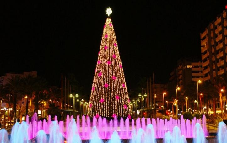AlmeriaPostureo's tweet photo. ALMERÍA EN NAVIDAD NO, QUE ME ENAMORO SÆCIO http://t.co/FEkckdfOlm