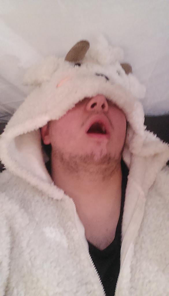 thatrandomstar's tweet image. SHEEP: Knew I should've stopped counting the flock #1sheep #2sheep #ZZZZZZ