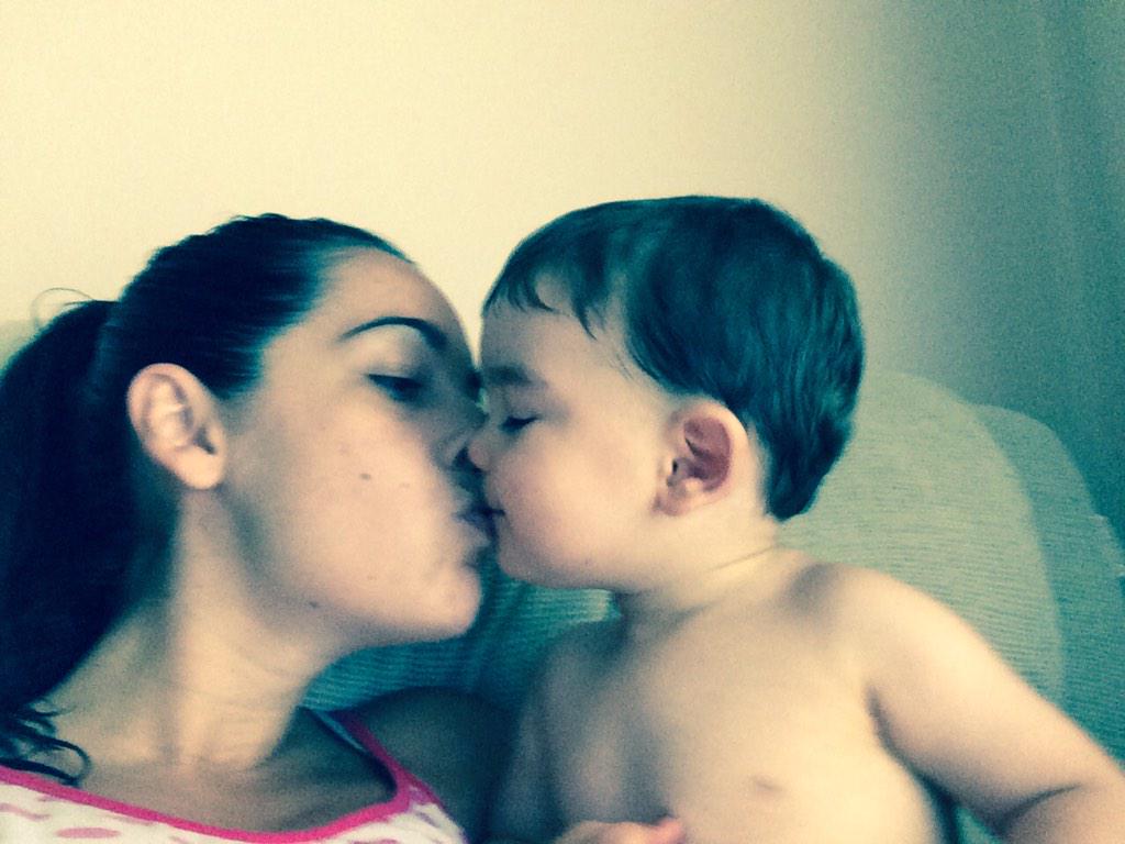 aly_cm's tweet photo. @mayte3985 aaii q ganas tengo de ver a mi pequeño!!!q llegue mañana rapido!!!nos espera un buen puente 😘😘😘 http://t.co/nO7dqrYKXe