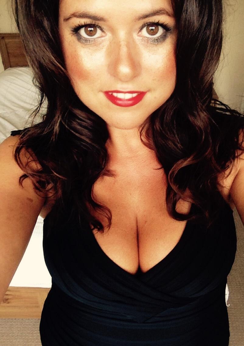 This Labour MP's Wife Is Selling Revealing Signed Selfies On eBay, image size:802x1136