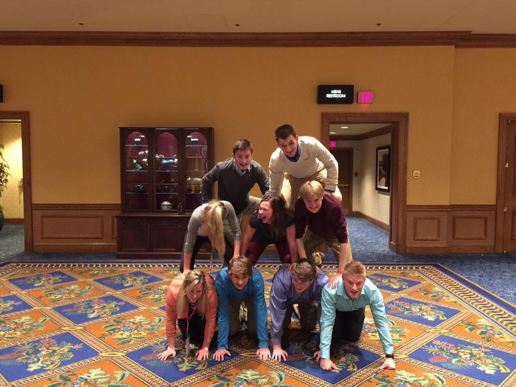KMDECA's tweet photo. KM's second team just killed it in the scavenger hunt at the #CLRC14 #LeaderQuest #Minneapolis http://t.co/eUfadmsqUU