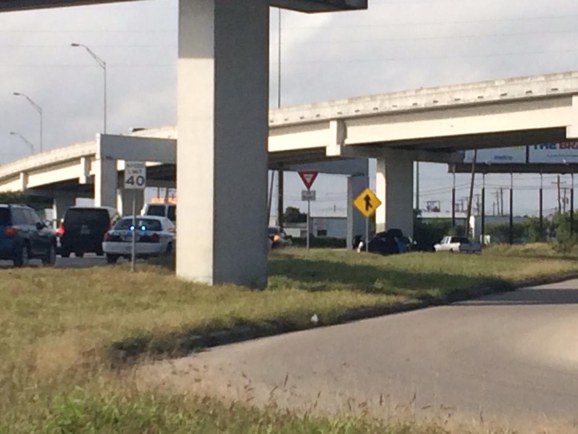 nopaleraaaa's tweet photo. .@callerdotcom Man confirmed dead after 1-vehicle wreck near Howard's BBQ in Flour Bluff. Delays expected until 4 pm http://t.co/mEmxHwBOQr