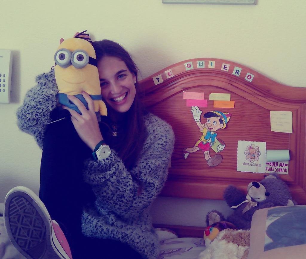 Fabiola_VP93's tweet photo. @marikiserrano4 ella se encarga de alegrarme la tarde con este minion bebé ❤❤❤ gracias por tanto!! Te quiero http://t.co/w6a7xFR3oi