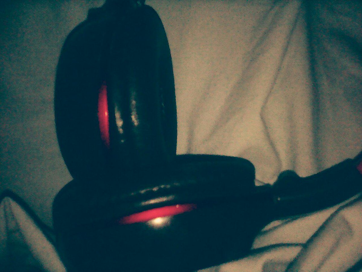 Leonardo970119's tweet photo. Amo Mis Audífonos !!!! <3 http://t.co/OCJcuiMiRt