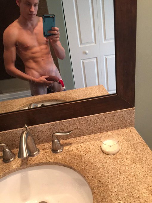 2000 followers! As a thank you to my fans, another pic from my Santa hat dick pics #gay #gayporn #XXXmas