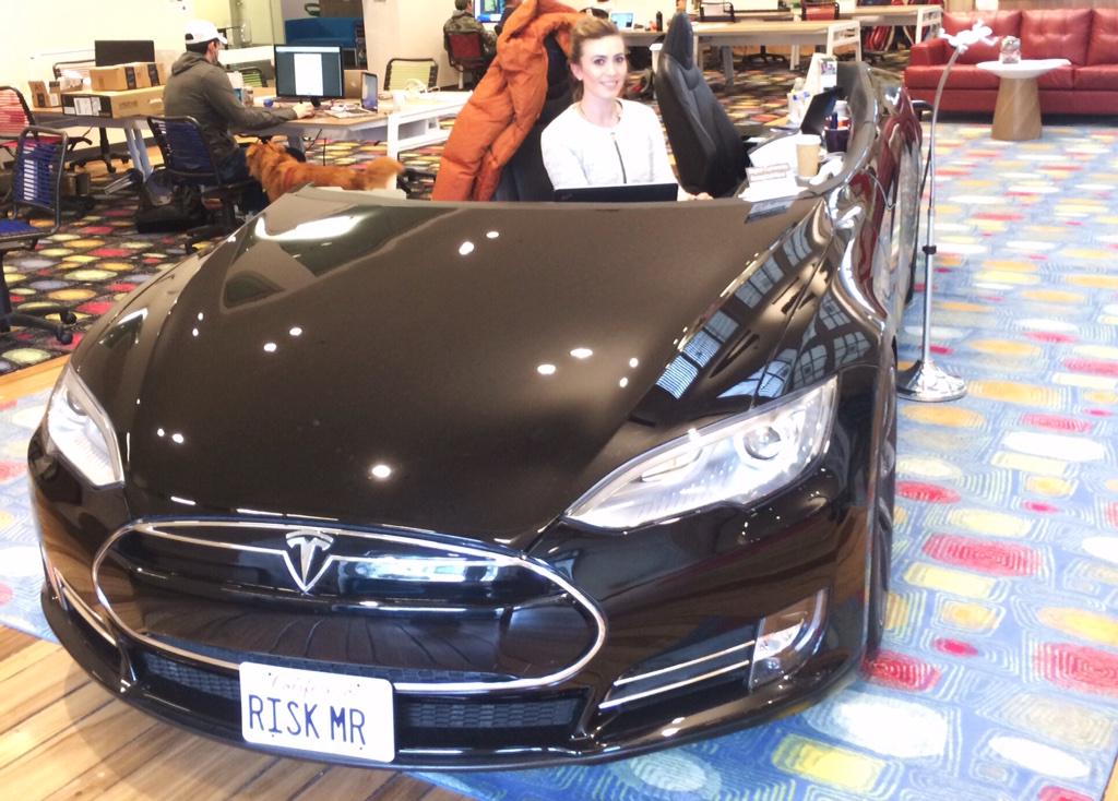 MrsBarbaGomez's tweet photo. Tesla: we meet again. 😻 #Deskla #Workflow #HeroCity http://t.co/5FLUdGOLa8