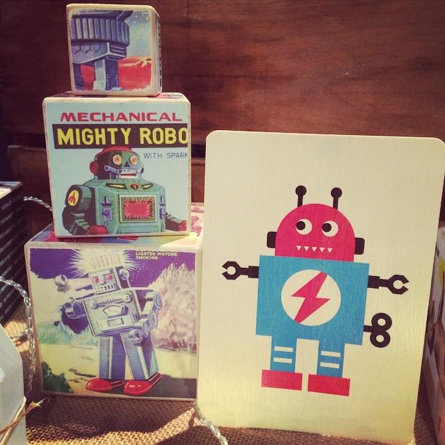 👾 #woodenblocks #woodencards #vintagerobots #robot #northernregardschristmas @northernregards @scoopsdesign1 @tra...