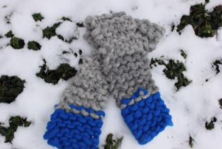 Sistar_Reginaio's tweet photo. Feeling chilly? This will #warm u up! :) Check out this super #cozy #merinowool #scarf ! http://t.co/fjLzg9EdWU http://t.co/XKcjrwKt1c