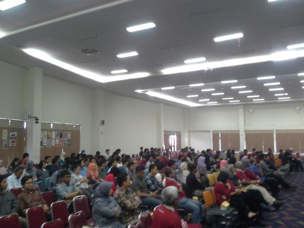 _pemantik's tweet photo. Peserta seminar antikorupsi sedang antusias menyimak seminar pertama oleh bapak. Prof.Dr.Haryono Umar. #ACD2014 http://t.co/mb0Hl38PHv