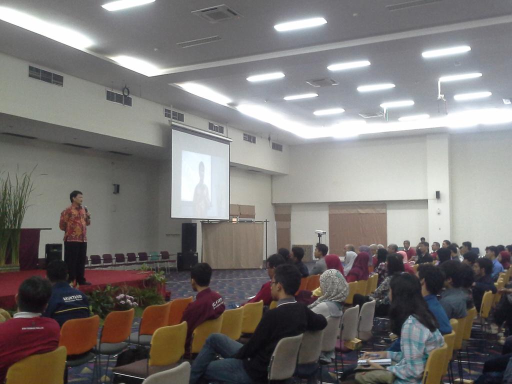 _pemantik's tweet photo. Bapak. Prof.Dr.Haryono Umar sdg mnyampaikan materi di seminar antikorupsi Puncak penganugerahan antikorupsi. #ACD2014 http://t.co/j94qtL4OnS