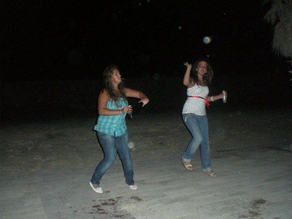 mariabp_92's tweet photo. Sólo puedo decir verano 2009!! Te quiieroo @mcarmen_sb lo estamos dando todo ehh jajajajajajajajaj http://t.co/t5euDZEV2F