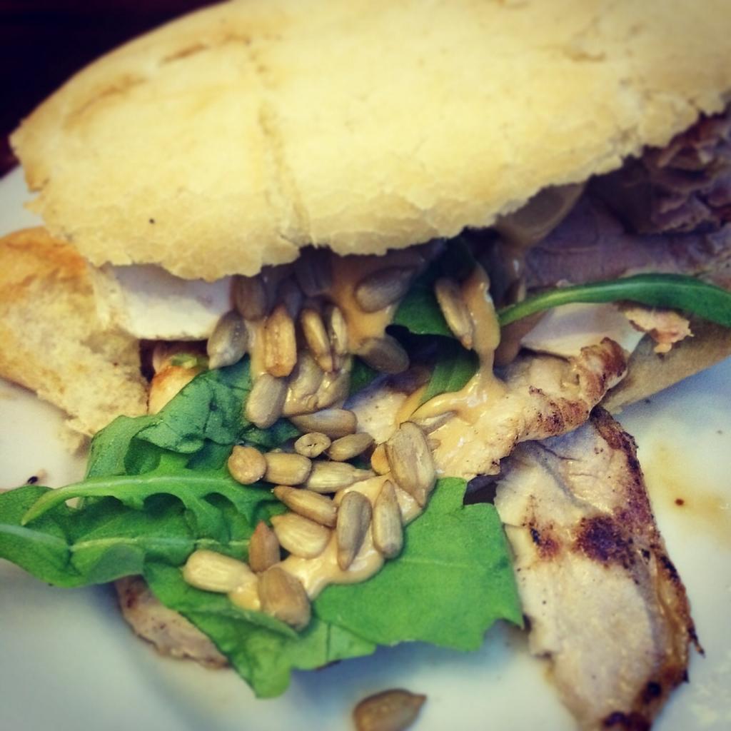Chimolarios's tweet photo. Si estáis en #Alicante no os podéis perder los montaditos de #cerveceríasento #cocinadeproducto http://t.co/0bOa6xvzlf