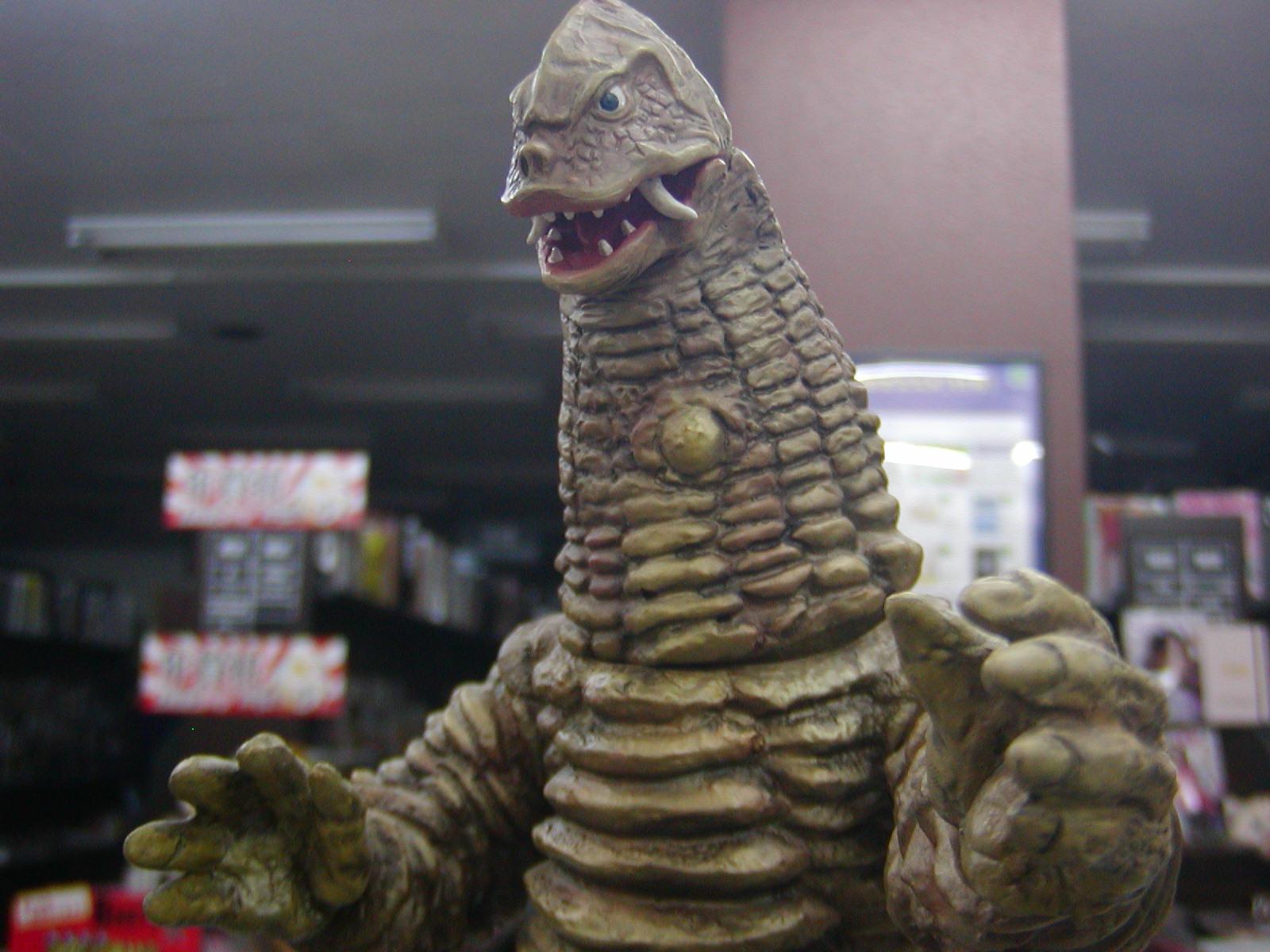 Tsutaya幡ヶ谷店 どくろ怪獣レッドキング の2代目 です ウルトラマン第25話 怪彗星ツイフォン に登場しました 堅牢強固 豪壮優美 どんなに美辞麗句を弄してもこの怪獣王の修辞に措く能わずデス レッドキング2代目 エクスプラス Http T Co Tsutaya幡ヶ谷店 どくろ怪獣レッドキング の2代目 です ウルトラマン第25話 怪彗星ツイフォン に登場しました 堅牢強固 豪壮優美 どんなに美辞麗句を弄してもこの怪獣王の修辞に措く能わずデス レッドキング2代目 エクスプラス Http T Co