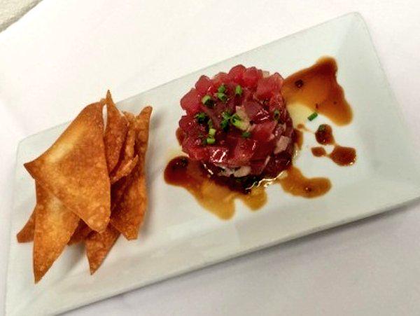 adamratmoko's tweet photo. Tuna tartare, soy glaze, wonton chips $11
@meritagephl #tuna #special #friday http://t.co/zRC8JYaa73
