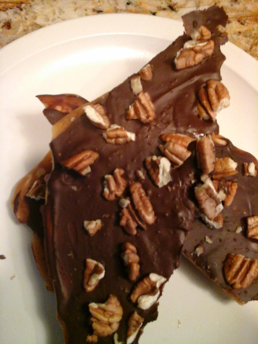 CookingWithElle's tweet image. My home made toffee is now selling at Reginelli's in Bellaire, Tx.  Place holiday orders at 713 666 7707